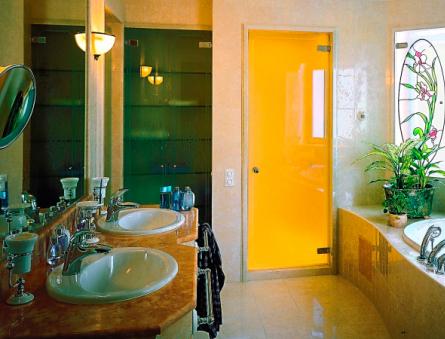 Fürdőszobák és WC-ajtók: melyiket jobb választani?