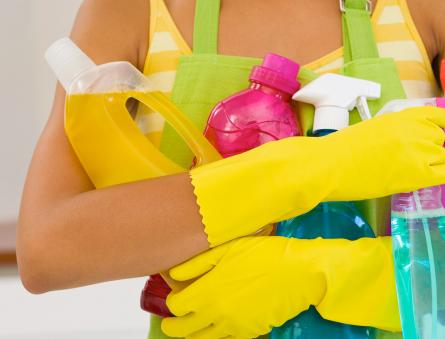 Jak snadno vyčistit koupelnu: vyčistěte dlaždice, švy a zařizovací předměty