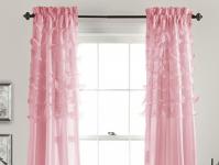Svijetle i nježne ružičaste zavjese u unutrašnjosti Ružičaste zavjese u unutrašnjosti spavaće sobe