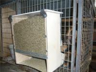 Tavşanlar için yemlik ve suluk imalatı Bunker yemlik imalatı